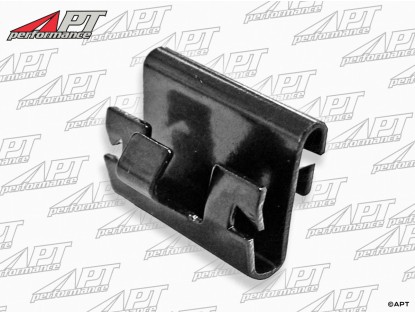 Clip for outer chrome door top trim Spider